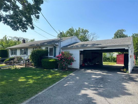 Backyard, Exterior, Facade, Ranch