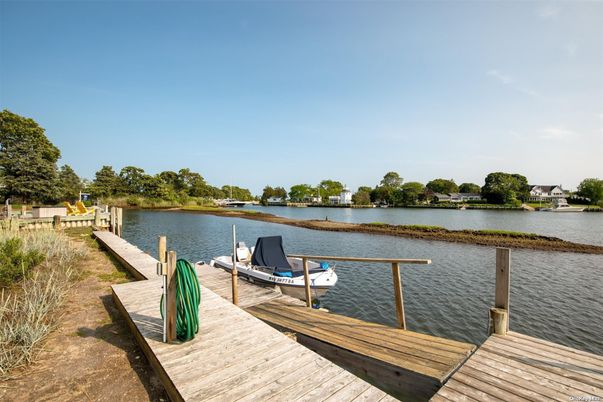 Exterior, Lake