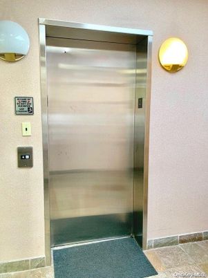 Elevator, Interior