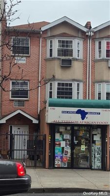 Exterior, Facade, Brick Facade, Rowhouse