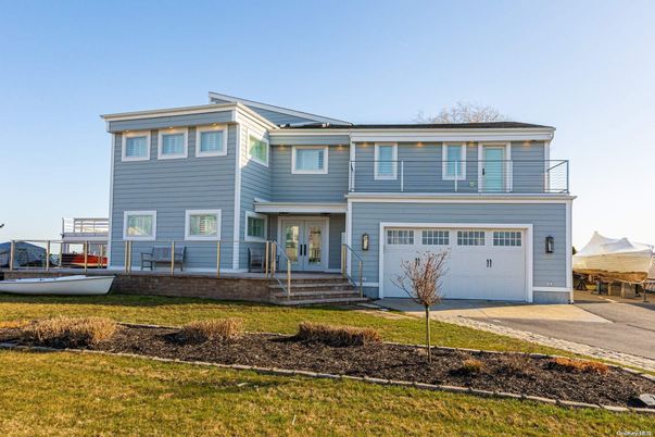 Attached, Exterior, Facade, Split Level