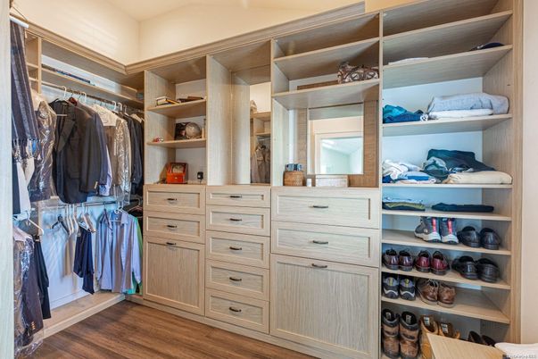 Interior, Walk-in Closets, Wood Texture Flooring
