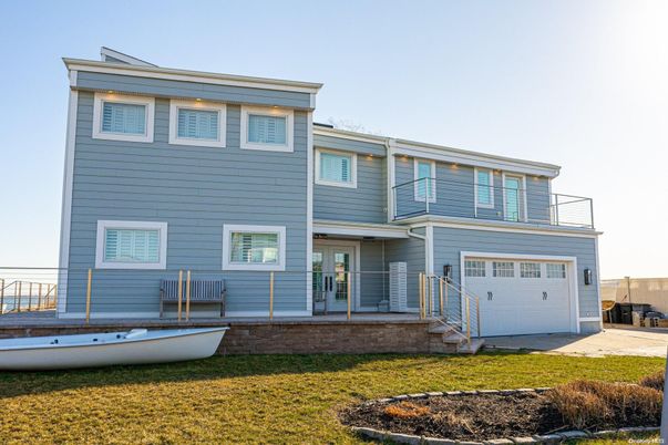 Attached, Exterior, Facade, Rowhouse