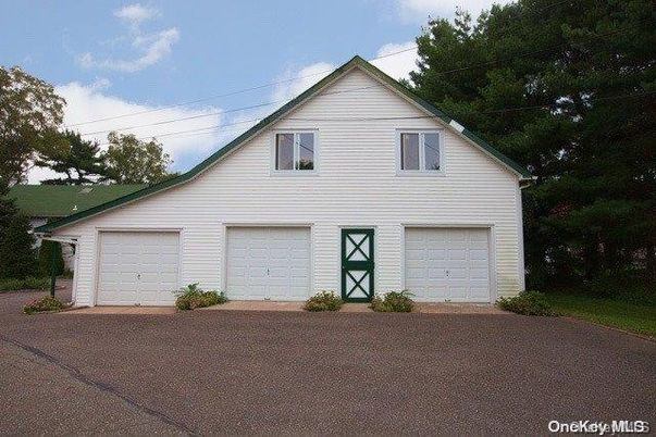 Attached, Exterior, Facade, Farmhouse