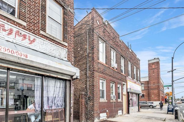 Exterior, Facade, Brick Facade, Rowhouse