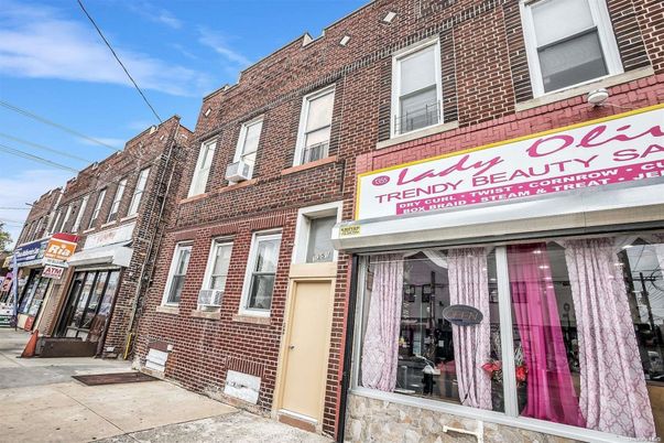 Exterior, Facade, Brick Facade, Rowhouse