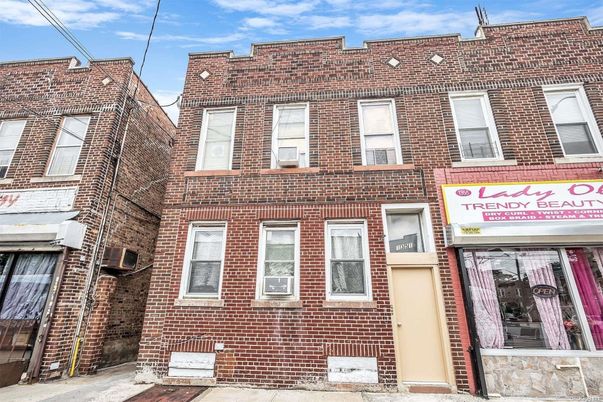 Exterior, Facade, Brick Facade, Rowhouse