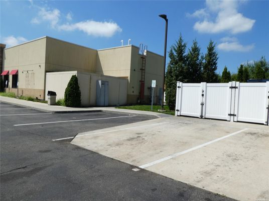 Exterior, Facade, Modern