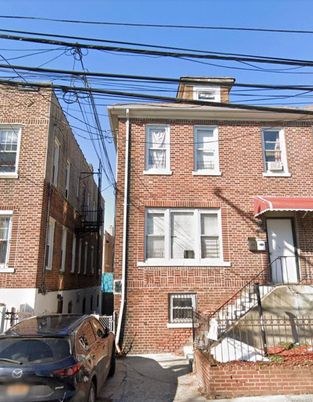 Exterior, Facade, Brick Facade, Rowhouse