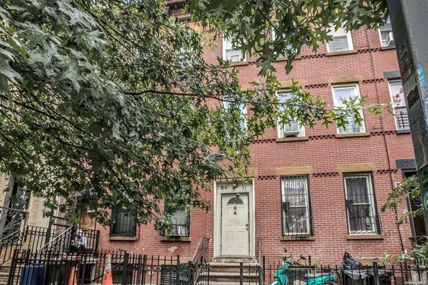 Exterior, Facade, Brick Facade, Rowhouse