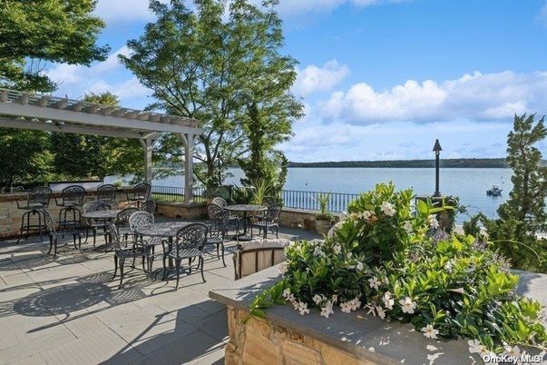Exterior, Lake