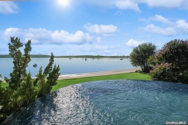 Exterior, Lake