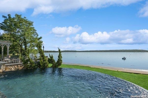 Exterior, Lake