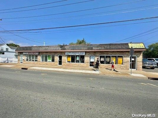 Exterior, Facade, Brick Facade, Cape Cod