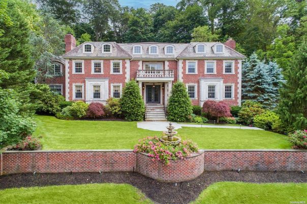 Exterior, Facade, Brick Facade, Georgian