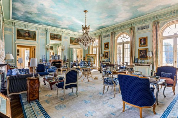 Chandelier, Dining room, Interior, Living room