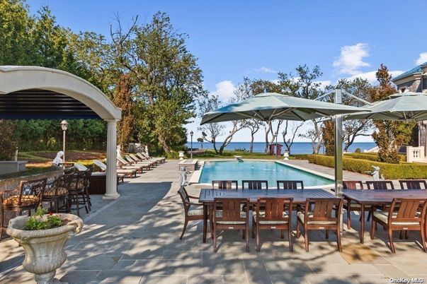 Exterior, Pool, Water
