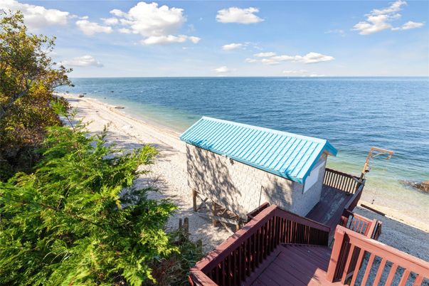 Exterior, Lake