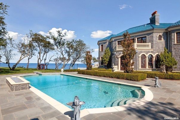 Exterior, Pool, Water