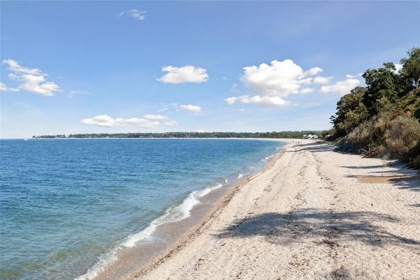 Exterior, Lake