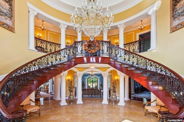 Chandelier, Interior