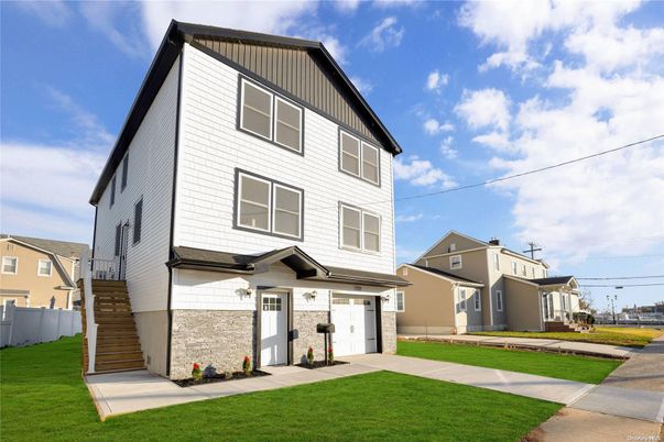Attached, Exterior, Facade, Farmhouse