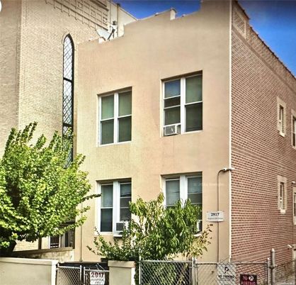 Exterior, Facade, Brick Facade, Rowhouse