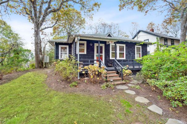 Backyard, Exterior, Facade, Split Level