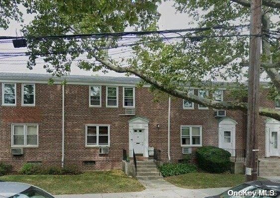 Exterior, Facade, Brick Facade, Georgian
