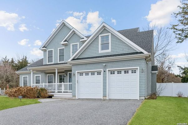 Attached, Exterior, Facade, Farmhouse