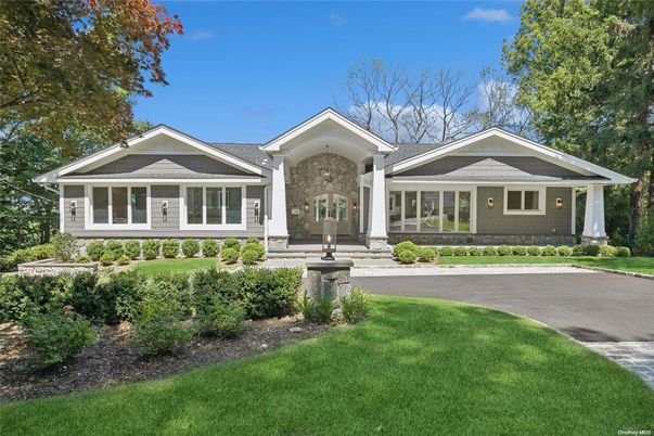 Exterior, Facade, Ranch