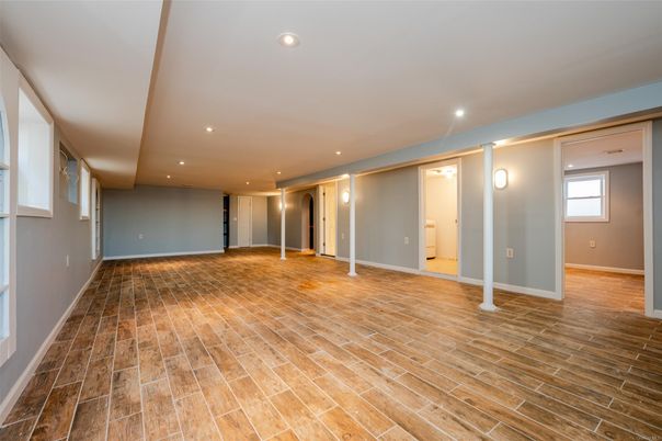 Empty room, Interior, Recessed Lighting, Wood Texture Flooring
