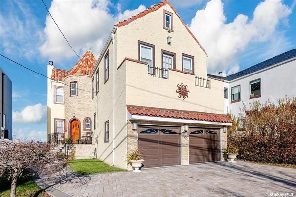 Attached, Exterior, Facade, Spanish Mediterranean