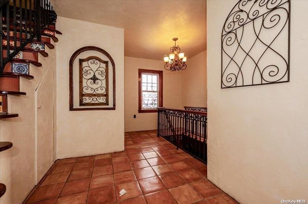 Chandelier, Interior