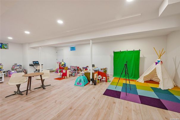 Fitness Equipment, Interior, Recessed Lighting, Wood Texture Flooring