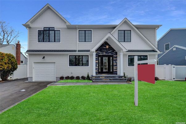 Attached, Exterior, Facade, Farmhouse
