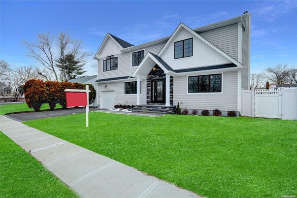 Attached, Exterior, Facade, Farmhouse