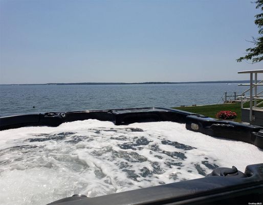 Exterior, Lake