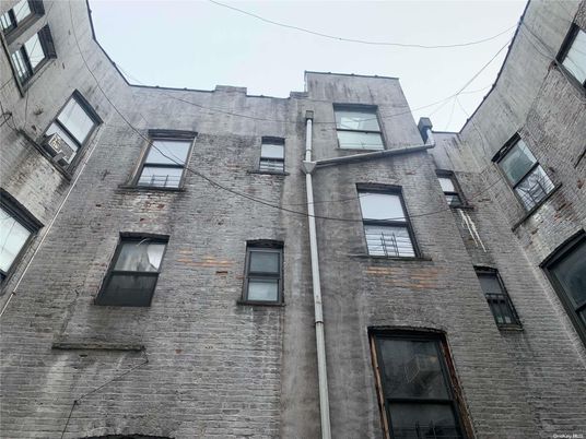 Exterior, Facade, Brick Facade, Rowhouse