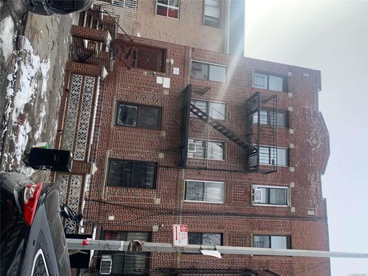 Exterior, Facade, Brick Facade, Rowhouse