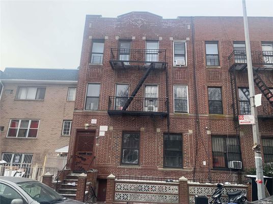 Exterior, Facade, Brick Facade, Rowhouse