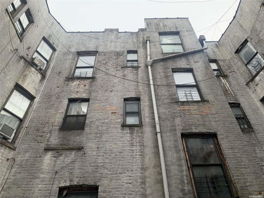 Exterior, Facade, Brick Facade, Rowhouse