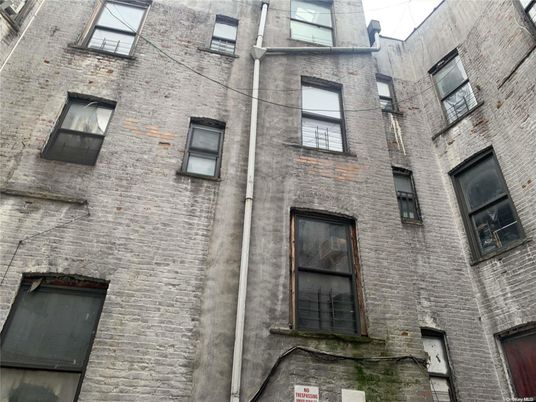 Exterior, Facade, Brick Facade, Rowhouse