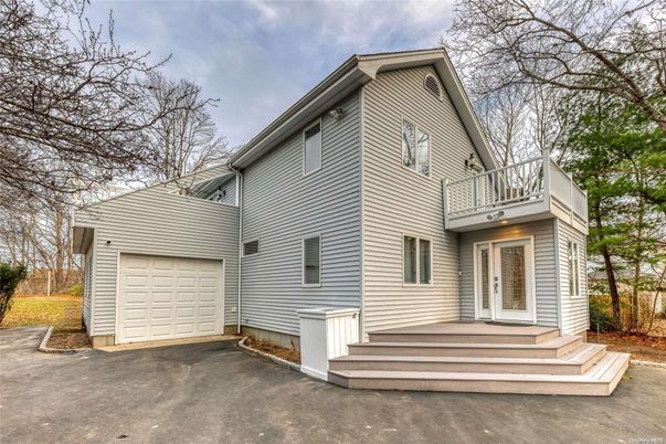 Attached, Exterior, Facade, Farmhouse