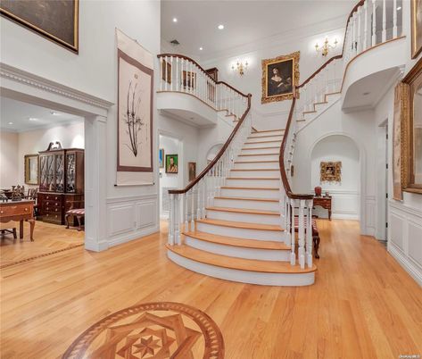 Chandelier, Interior, Piano, Recessed Lighting, Wood Texture Flooring
