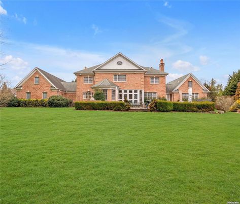 Backyard, Exterior, Facade, Brick Facade, Brick Traditional