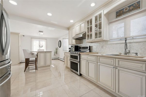 Dining room, Interior, Kitchen, Recessed Lighting, Stainless Steel Appliances