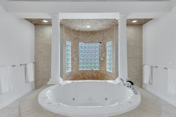 Bathroom, Interior, Recessed Lighting