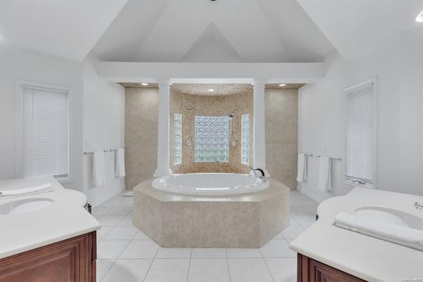 Bathroom, Dual Sink Vanities, Interior, Recessed Lighting