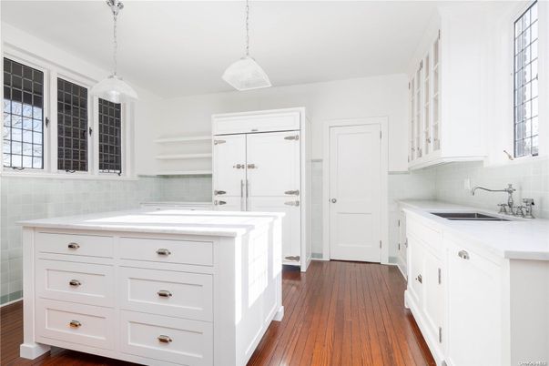 Interior, Kitchen, Pendant Lights, Wood Texture Flooring